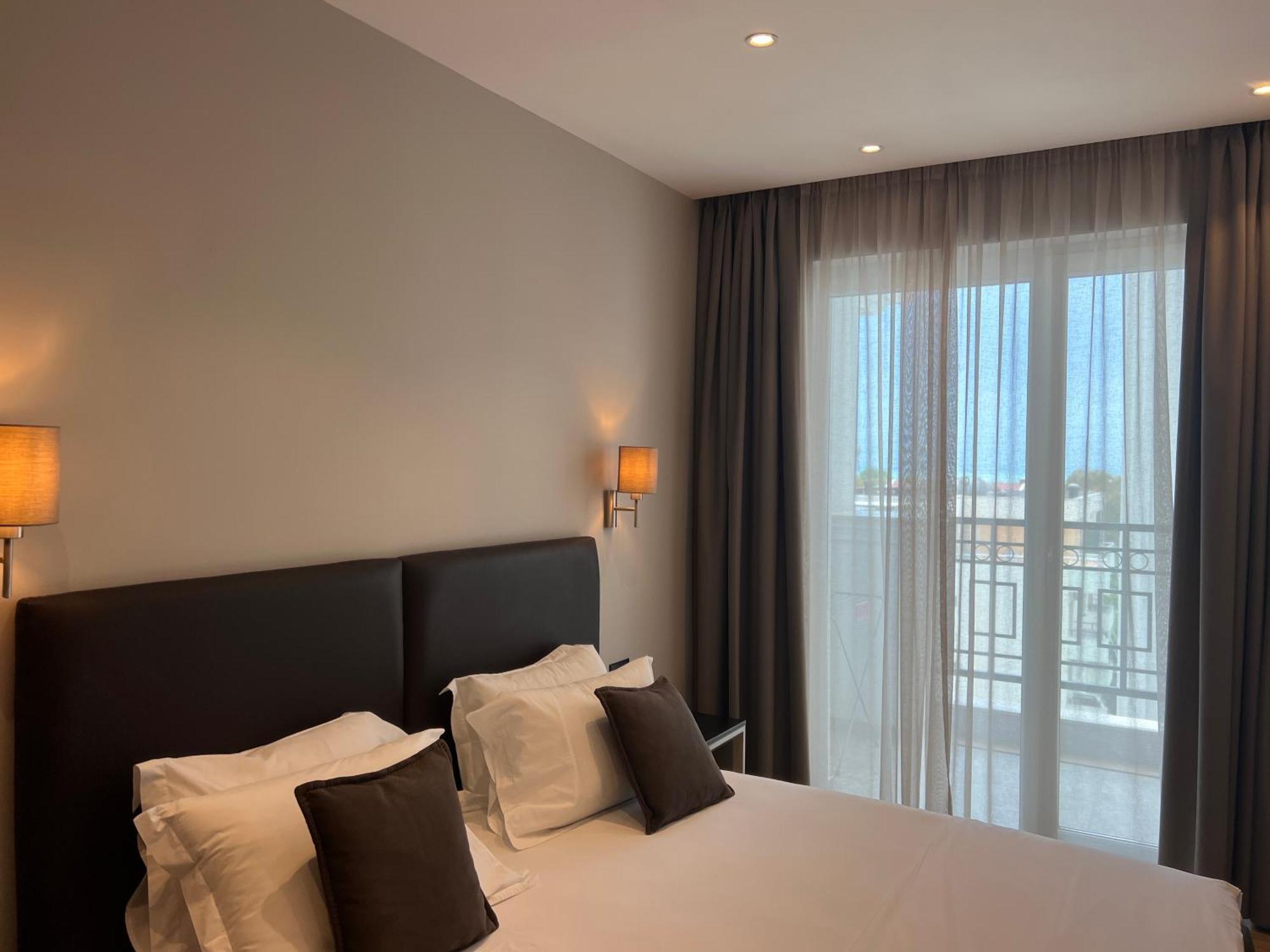 Coastline Luxury Apart Hotel Golem  Bagian luar foto