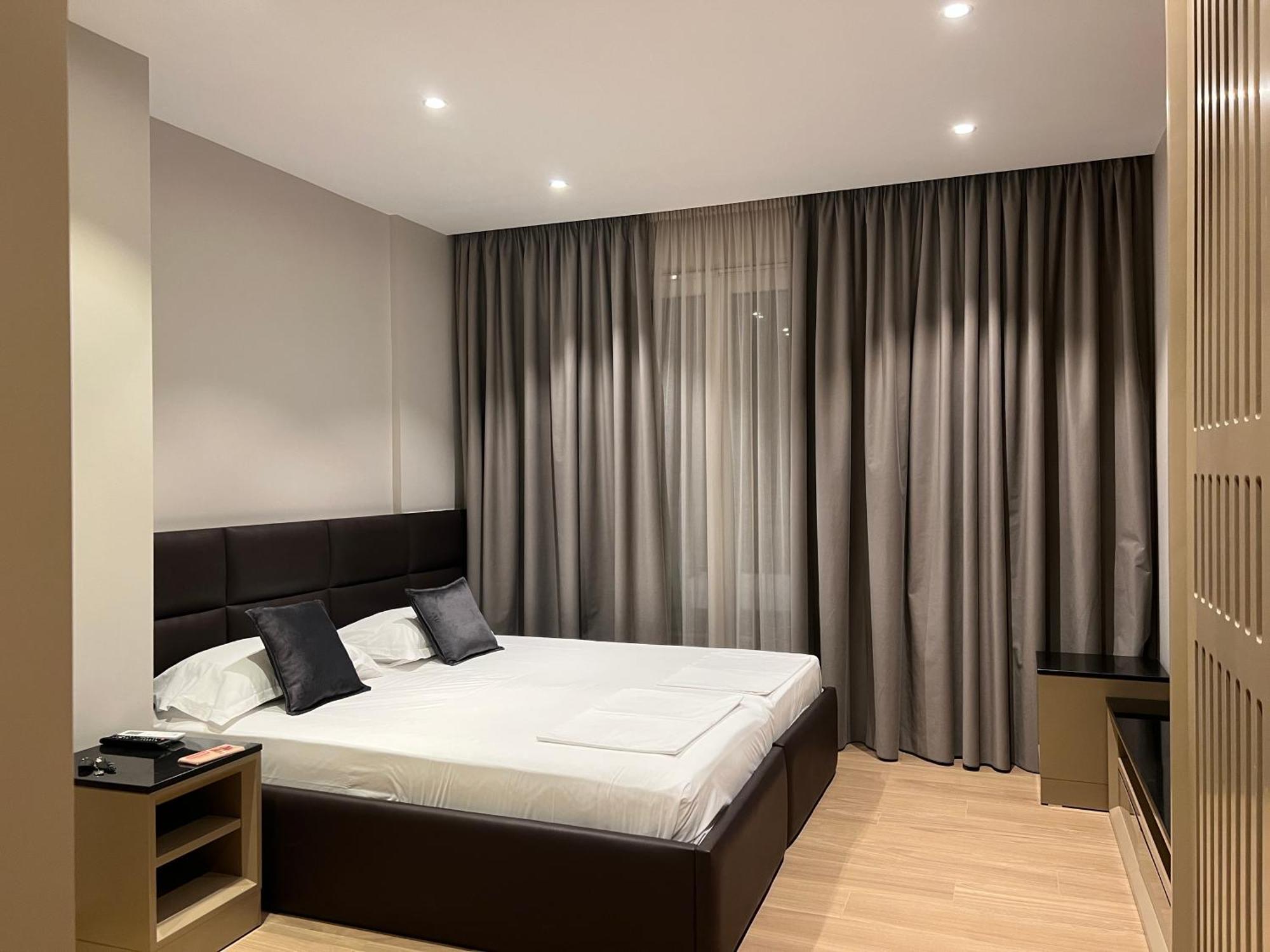 Coastline Luxury Apart Hotel Golem  Bagian luar foto