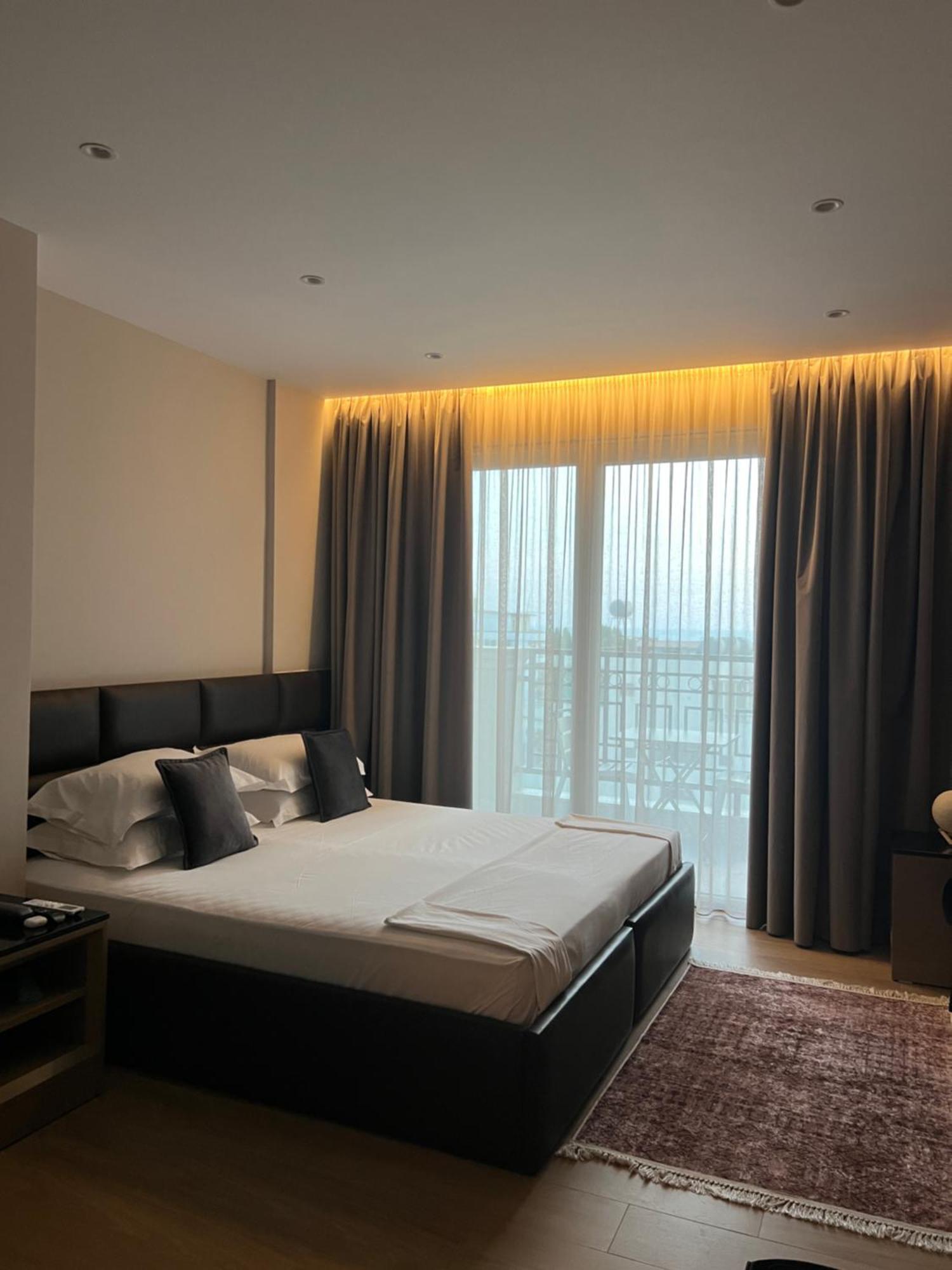 Coastline Luxury Apart Hotel Golem  Bagian luar foto