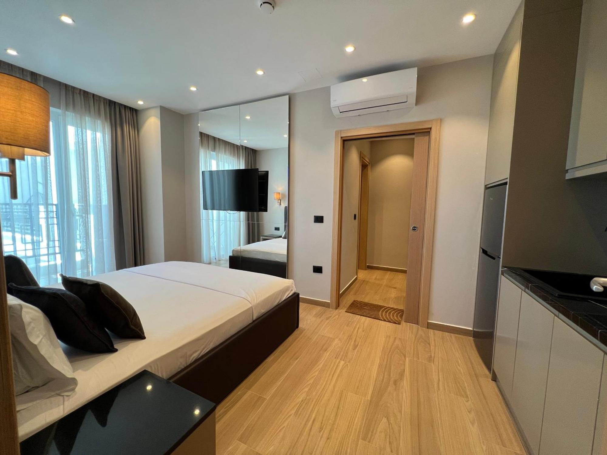 Coastline Luxury Apart Hotel Golem  Bagian luar foto