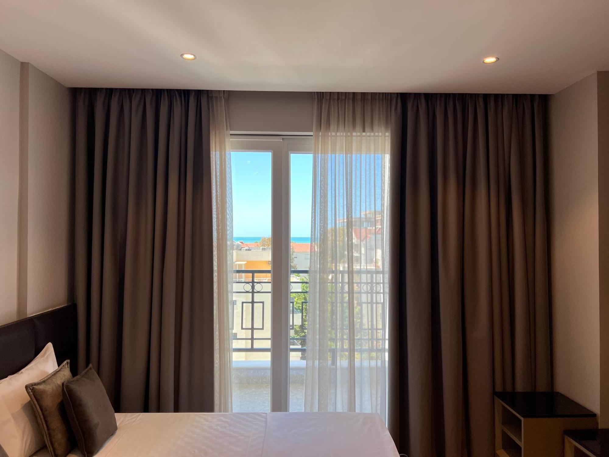 Coastline Luxury Apart Hotel Golem  Bagian luar foto
